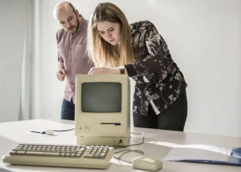 Aniversário: O primeiro computador Mac faz 40 anos e continua em uso