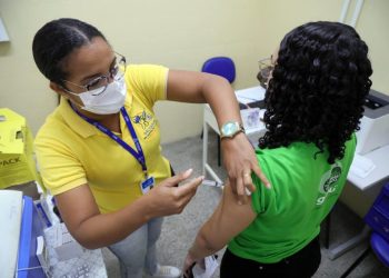Luta contra a Covid-19: Vacinação em pontos turísticos de Salvador garante proteção