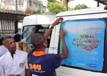 Semob realiza ação especial para coibir o transporte escolar clandestino na capital baiana