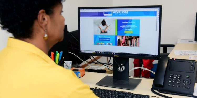 Plataforma Caminhos Digitais da Leitura incentiva consumo e produção literária em Salvador