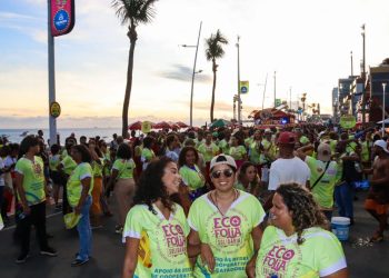 EcoFolia Solidária desfila com mensagens de apoio aos catadores de material reciclável