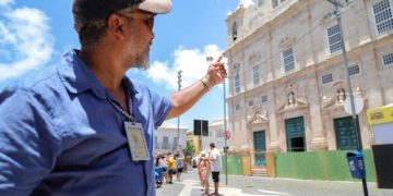 Guias de turismo auxiliam visitantes a aproveitar Salvador ao máximo