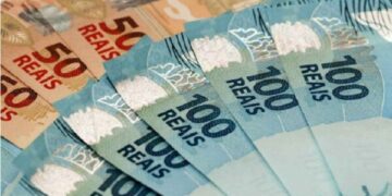 Finanças: Valorização do salário mínimo e isenção do IR injetarão R$ 110 bi na economia em 2026